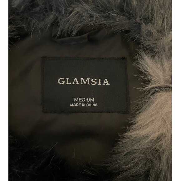 Glamsia Faux Fur Vest - Picture 4 of 4
